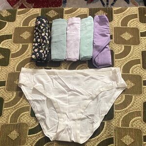 Amazon Essentials Women’s Briefs 6-Pack – Size S/12